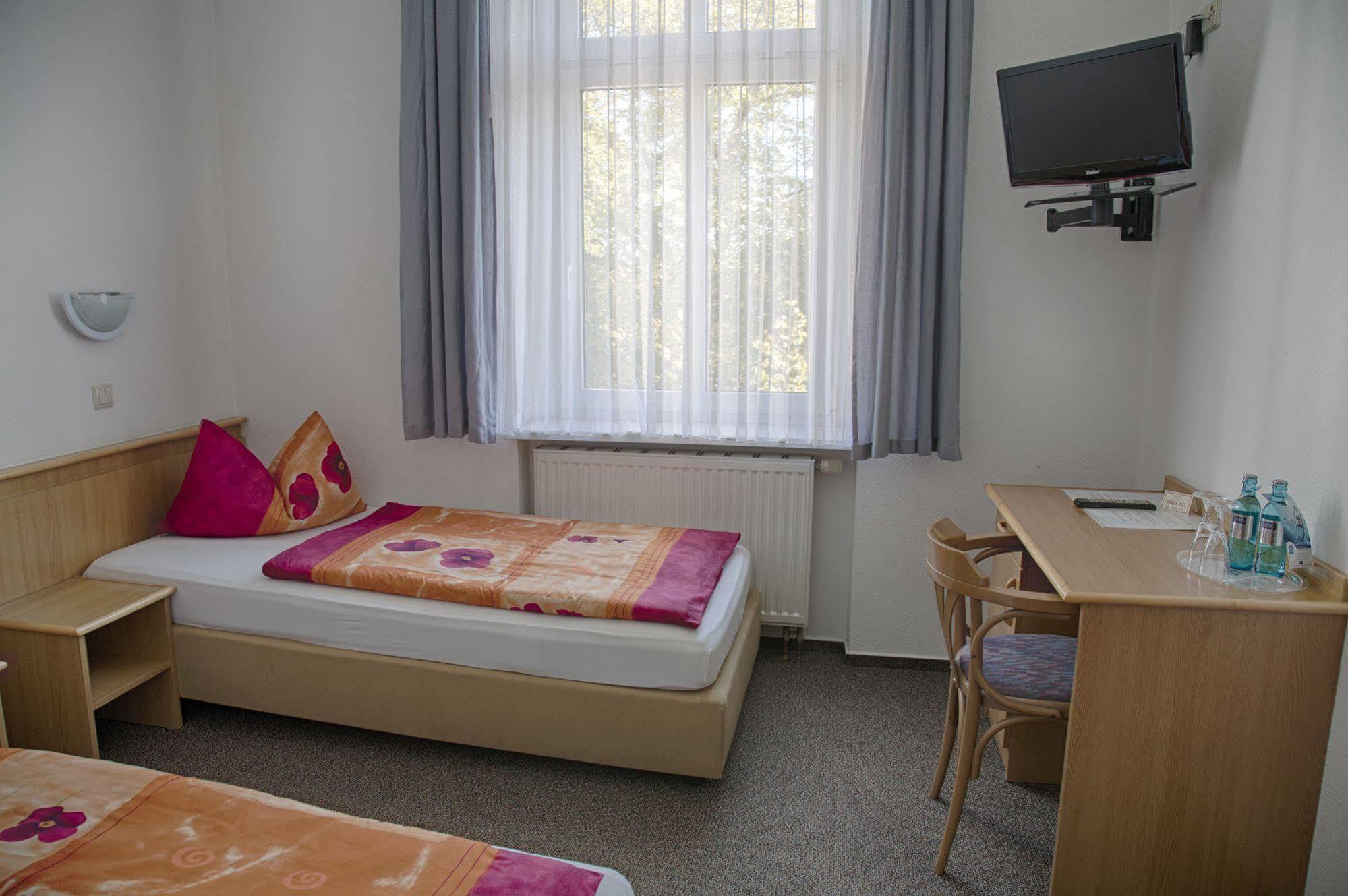 Hotel Albena - Garni Hotel Fürstenwalde Kültér fotó